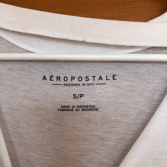 Cropped V-neck White Tee - Picture 5 of 5